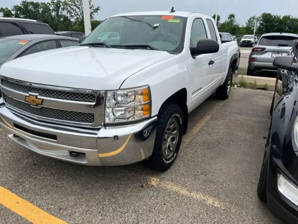 Chevrolet Silverado 1500 2013 4x4 LS Cabina Extendida 4 puertas 6.5 pies. SB