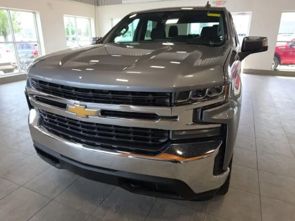 Chevrolet Silverado 1500 2020 4x4 LT 4 puertas Cabina Crew 6.6 pies. SB