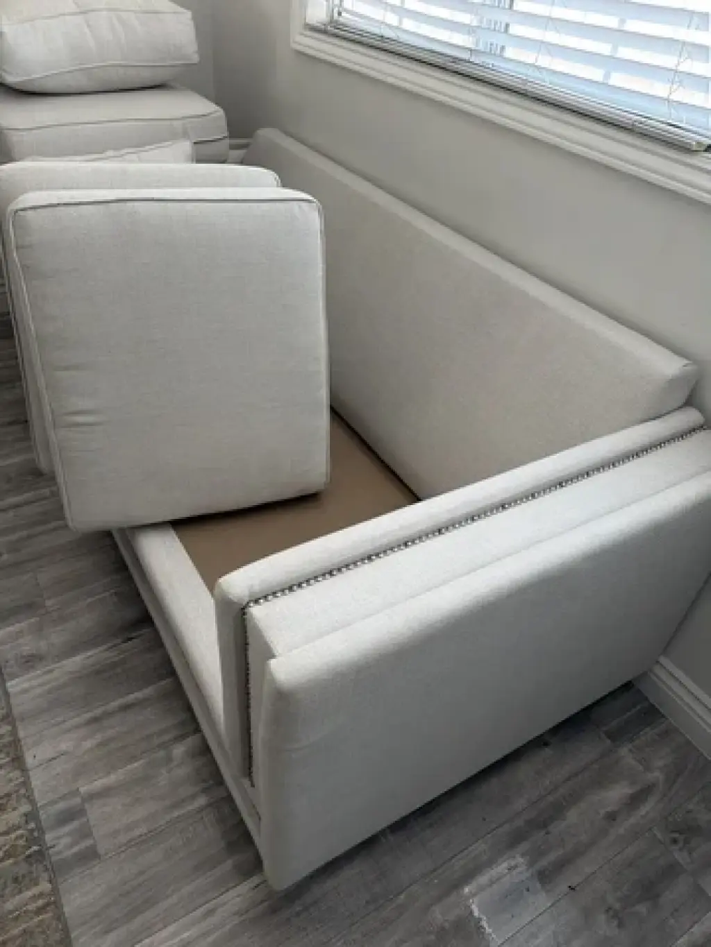 LIMPIEZA DE SU SALA Y SILLAS