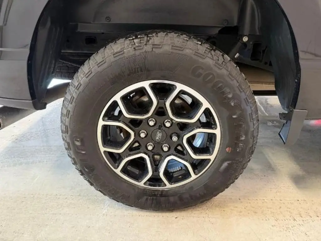 Ford F-150 2023 4x4 XLT 4 puertas SuperCrew 5.5 pies. SB