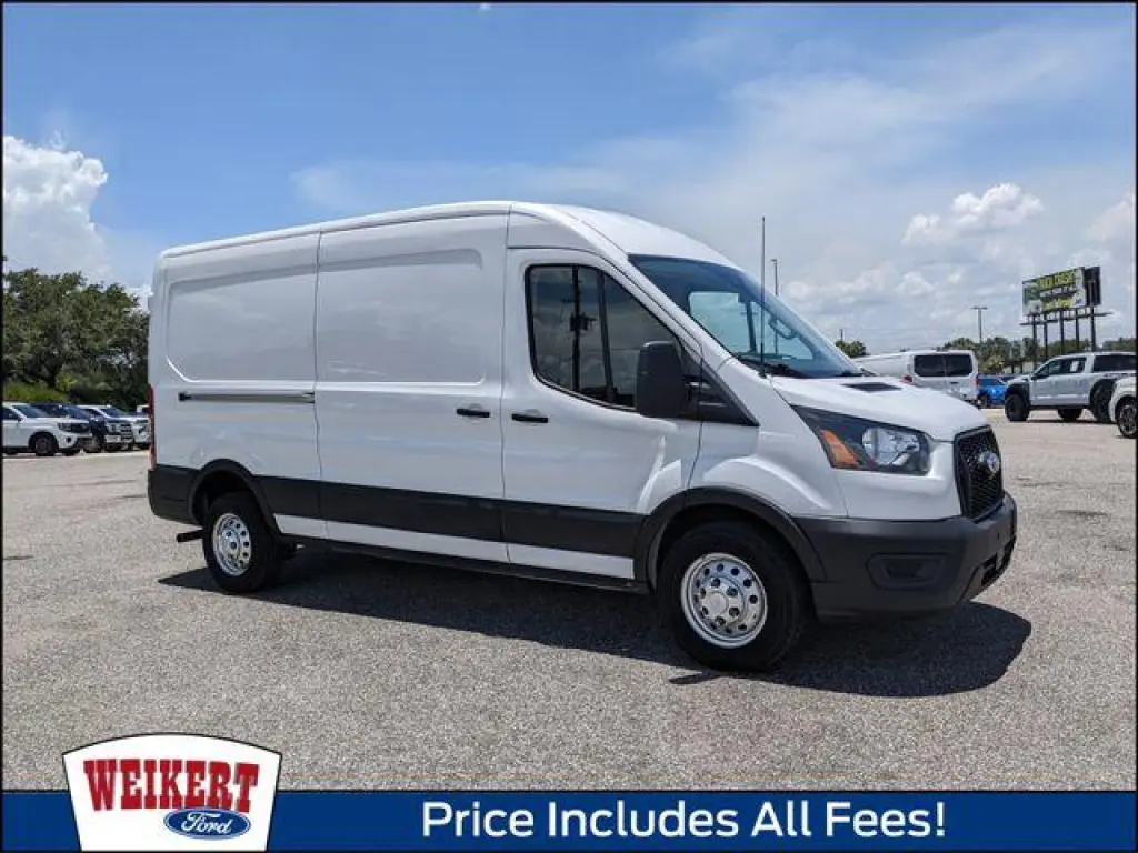 Ford Transit 2023 AWD 250 3 puertas SWB Techo Medio Furgón de Carga