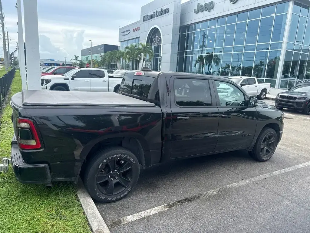 Ram 1500 2024 4x2 Big Horn 4 puertas Cabina Crew 5.6 pies. SB Pickup