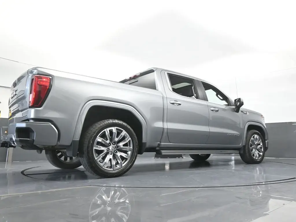 GMC Sierra 1500 2023 4x4 Denali 4 puertas Cabina Crew 5.8 pies. Caja corta