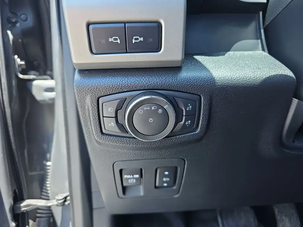 Ford F-150 2020 4x4 Lariat 4 puertas SuperCrew 5.5 pies. Caja corta