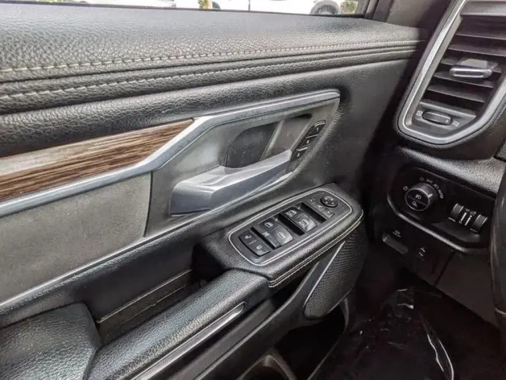 Ram 1500 2019 4x2 Laramie 4 puertas Cabina doble 5.6 pies. Pickup SB