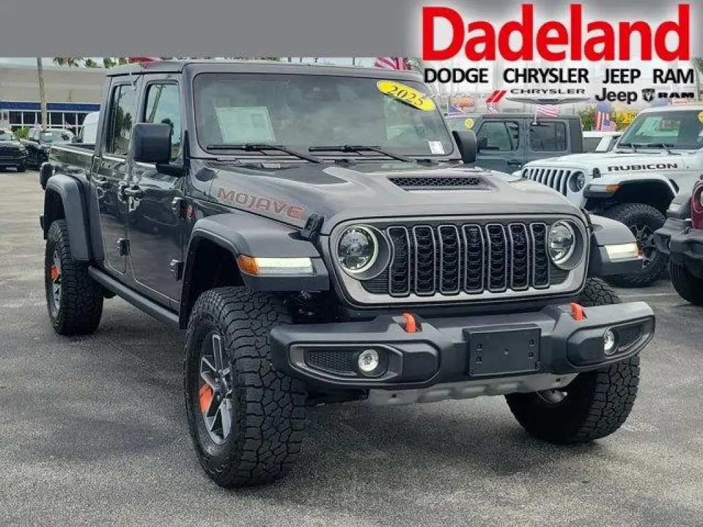 Jeep Gladiator 2025 4x4 Mojave 4 puertas Crew Cab 5.0 pies. SB