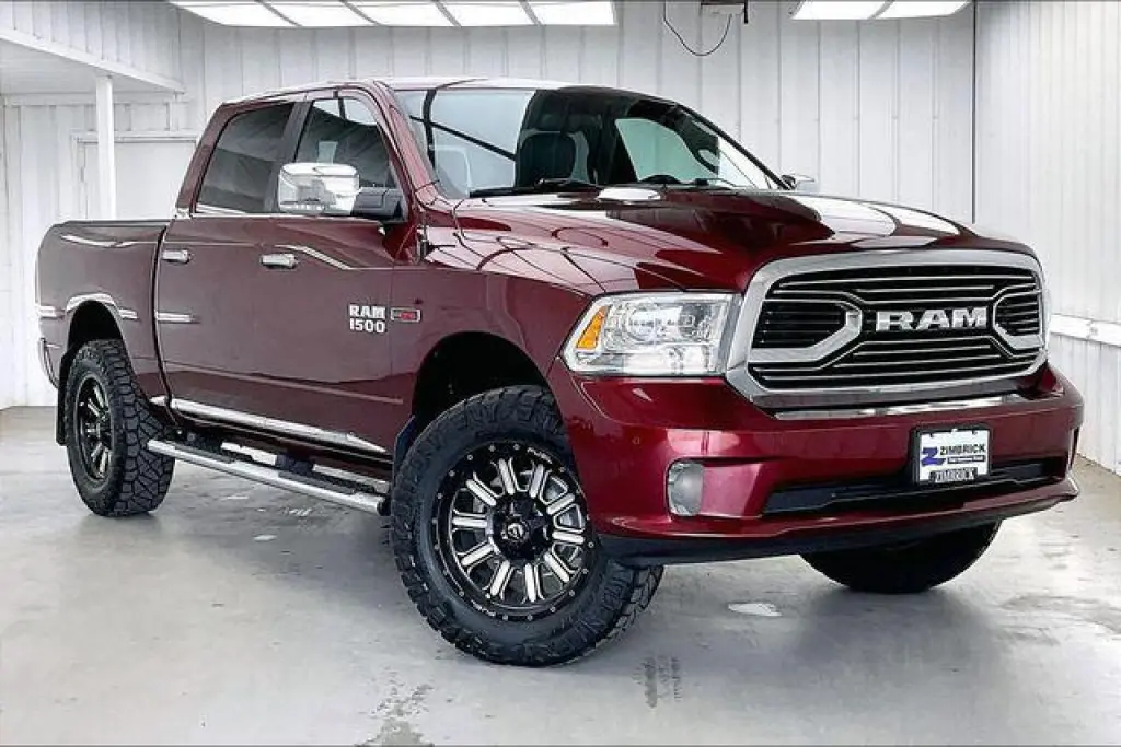 Ram 1500 2016 4x4 Laramie Limited 4 puertas Cabina de equipo 5.5 pies. Caja corta Pickup