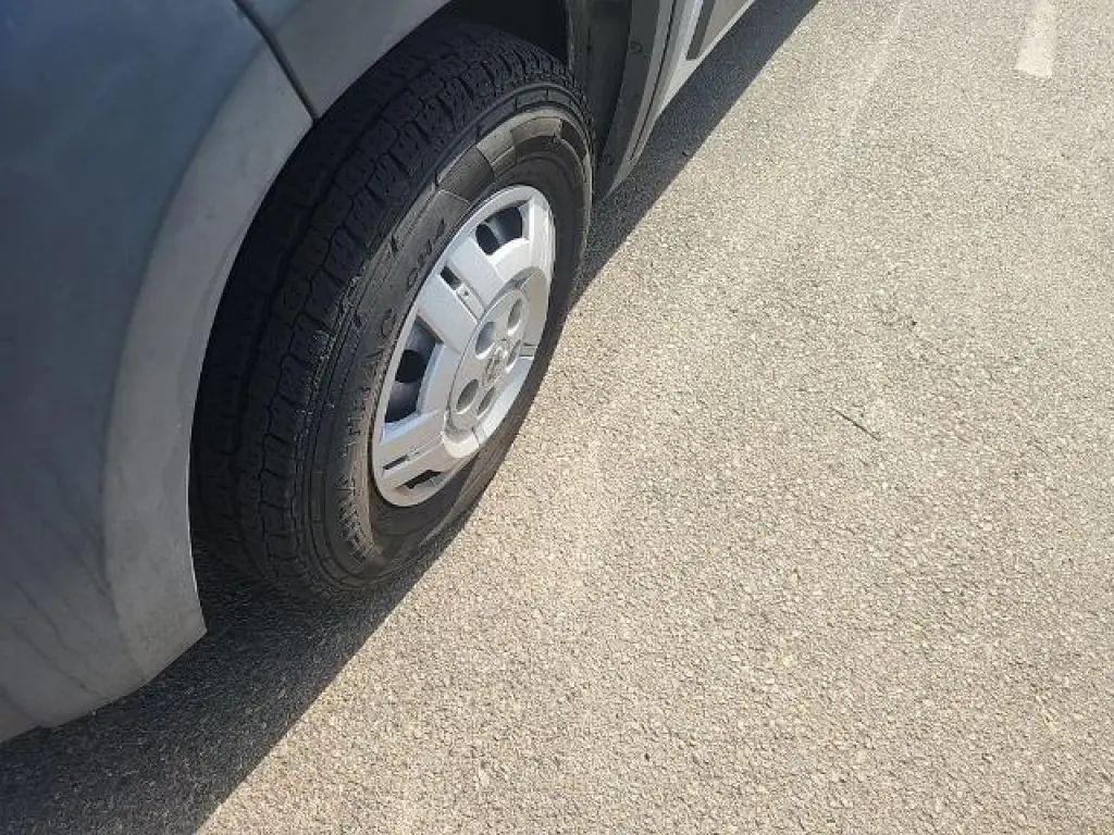 Furgón de carga Ram ProMaster 2014 2500 con distancia entre ejes de 136 pulgadas, 3 puertas y techo alto