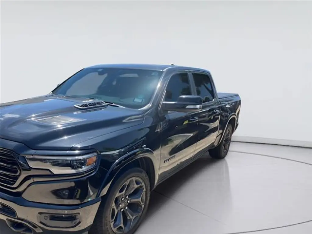 Ram 1500 2020 4x2 Limited 4 puertas Cabina de tripulación 5.6 pies. Caja corta Pickup