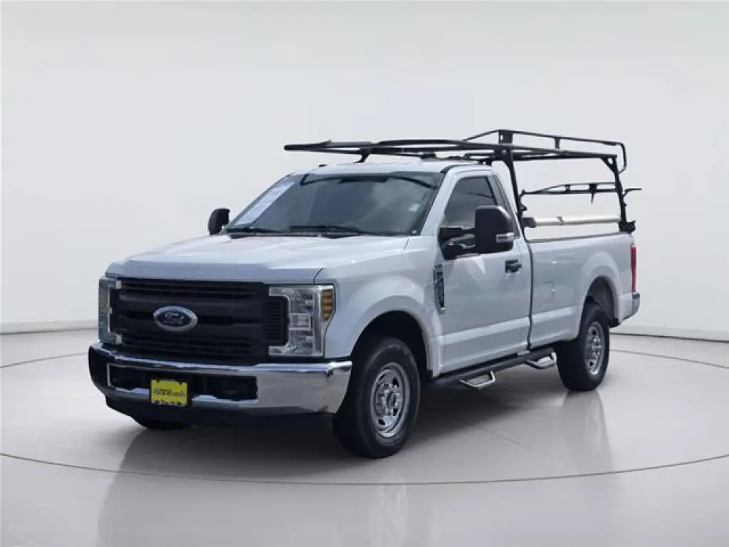 Ford F-250 Super Duty 2019 4x2 XL 2 puertas Cabina Regular 8 pies LB Pickup