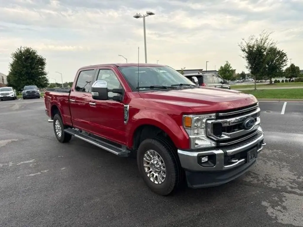 Ford F-250 Super Duty 2022 4x4 XLT 4 dr Crew Cab de 8 pies con caja larga