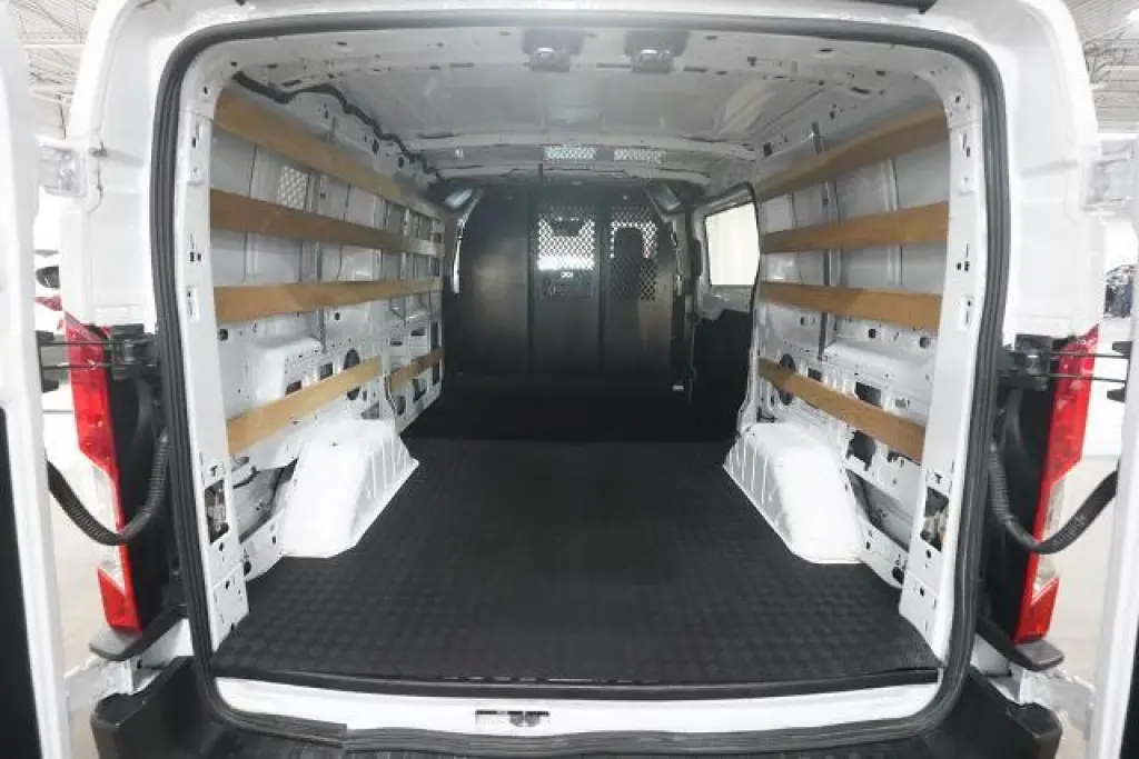 Ford Transit 2024 AWD 250 3 puertas SWB Techo Bajo Furgón de Carga