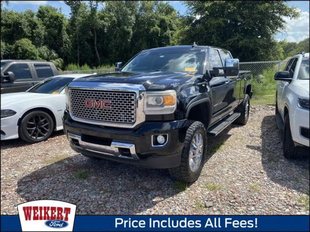 GMC Sierra 2500HD 2015 4x4 Denali 4dr Crew Cab SB
