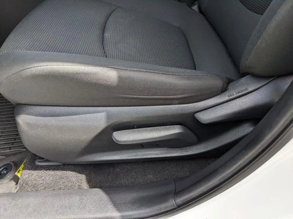 Toyota RAV4 2021 4x4 LE SUV de 4 puertas