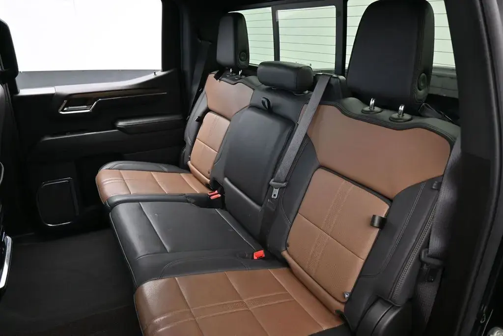 Chevrolet Silverado 1500 2024 4x2 High Country 4 puertas Cabina Crew 5.8 pies. SB