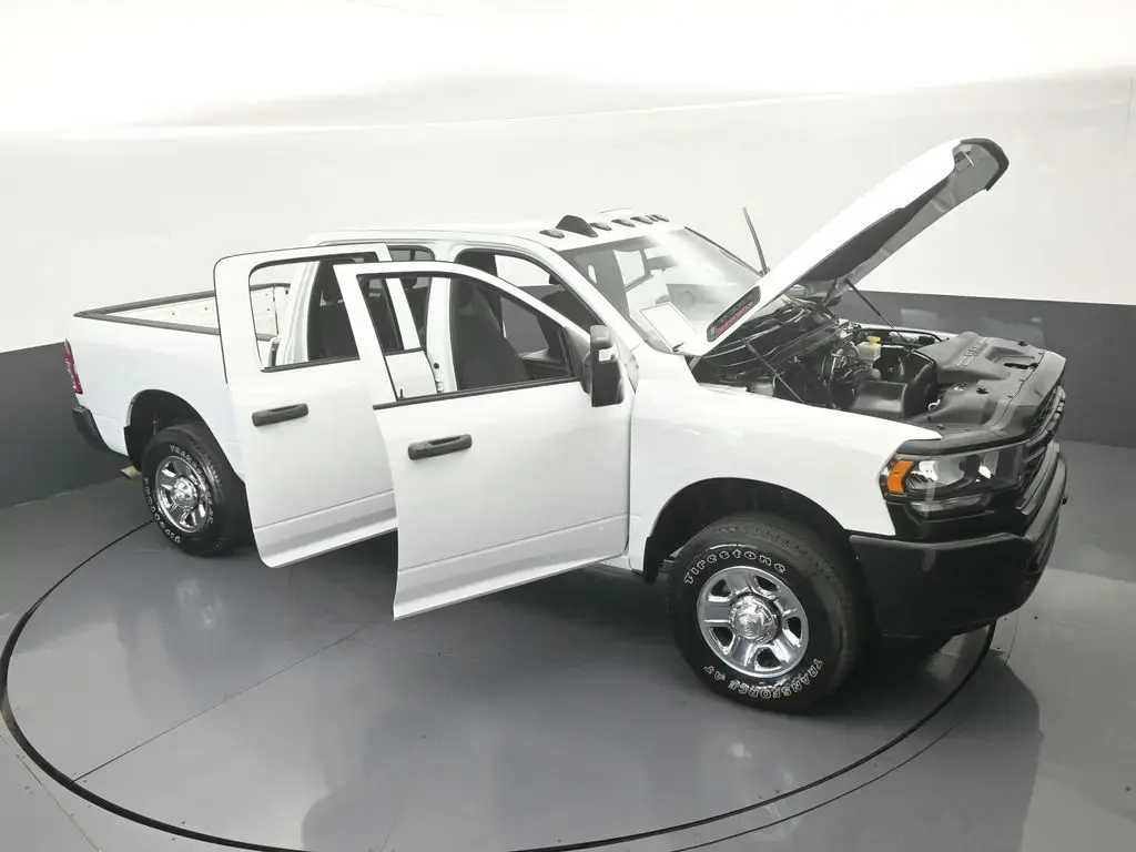 Ram 3500 2024 4x4 Tradesman 4p. Cabina de Tripulación 6.3 ft. SB SRW Camioneta
