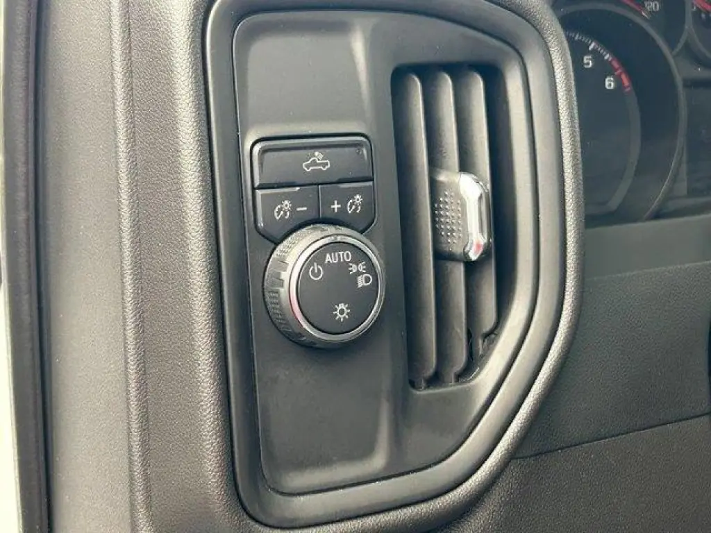 Chevrolet Silverado 1500 2024 4x2 Custom 4p Cabina de Tripulante 5.8 ft. SB