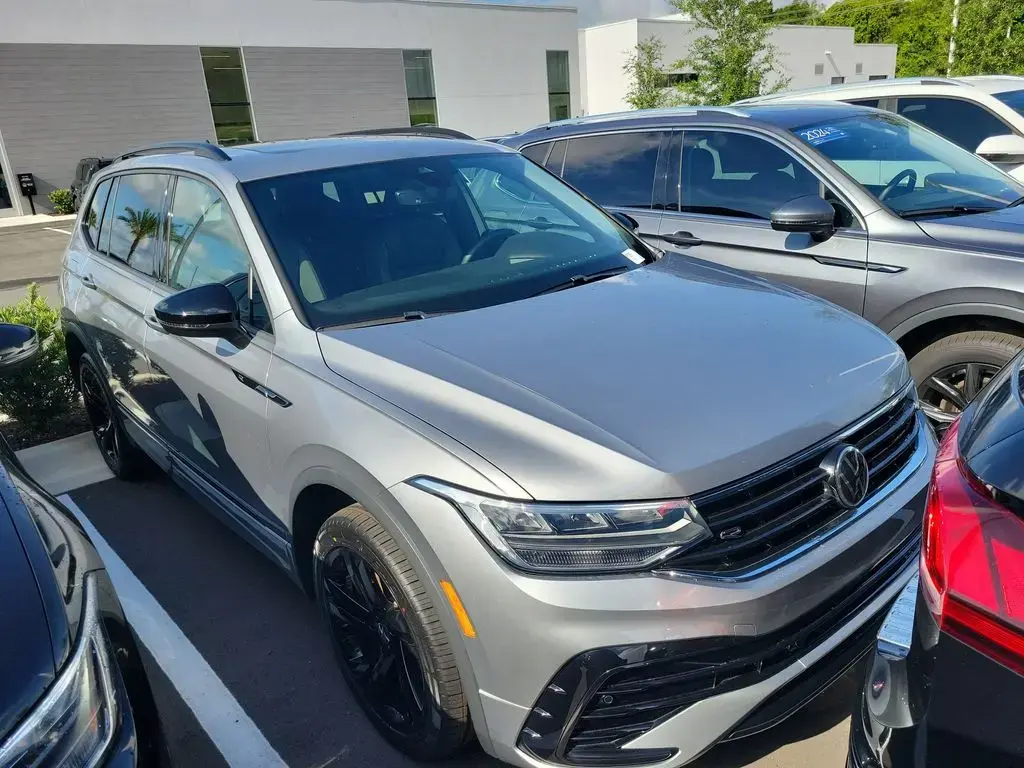 Volkswagen Tiguan 2023 SE R-Line Black 4p SUV