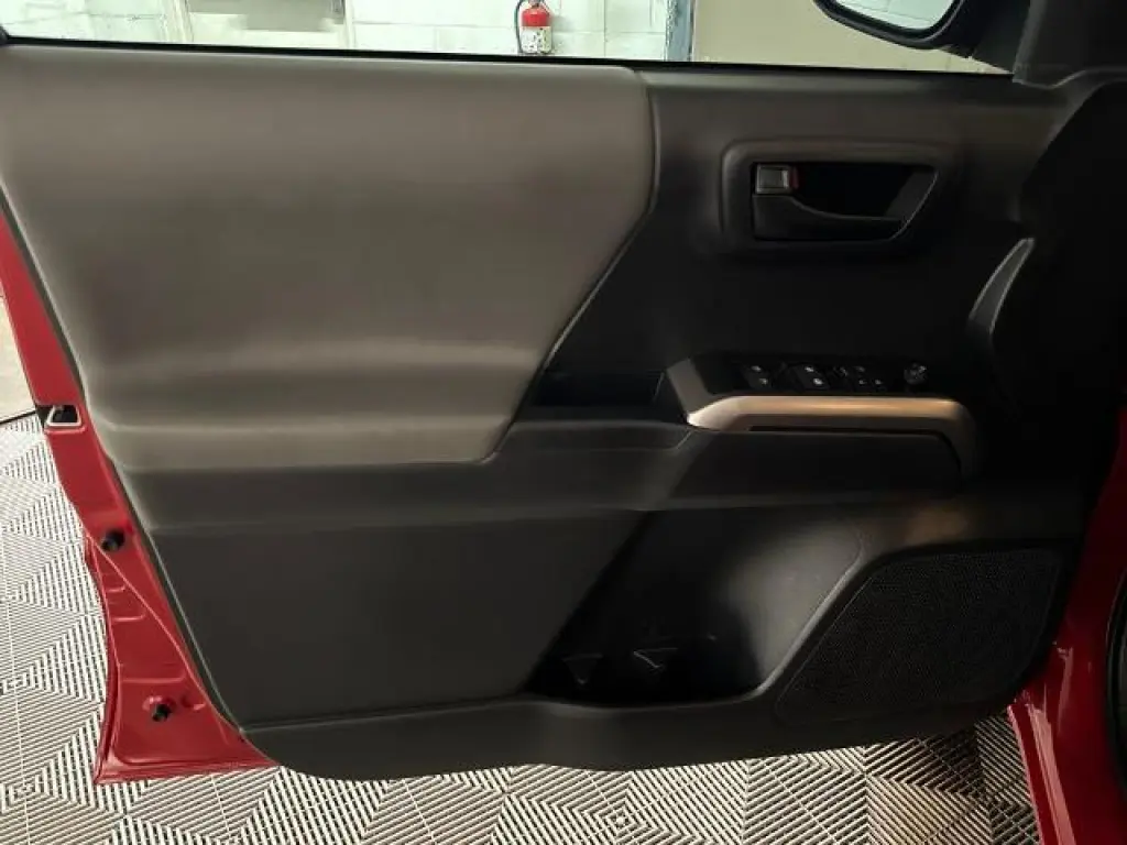 Toyota Tacoma 2023 4x2 TRD Todo Terreno 4p Doble Cabina 5.0 ft CB