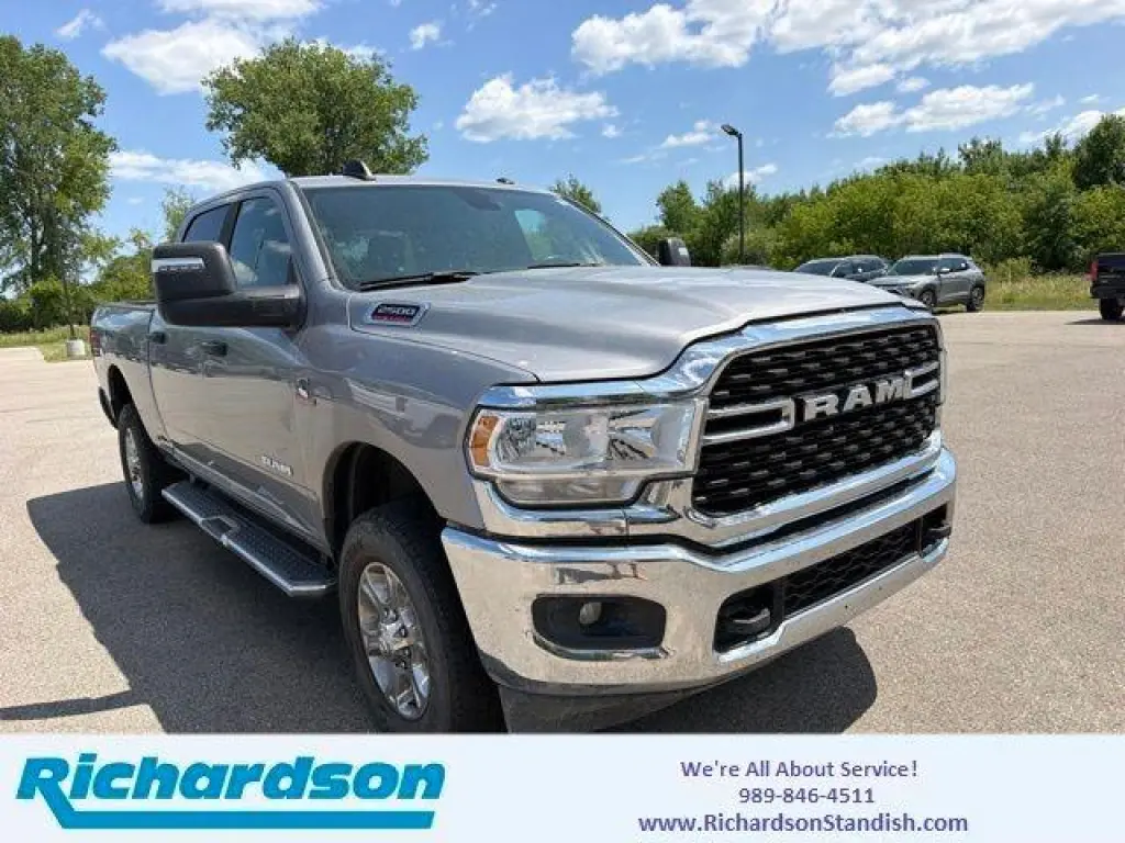 Ram 2500 2024 4x4 Big Horn Cabina Crew de 4 puertas, caja de 6.3 pies