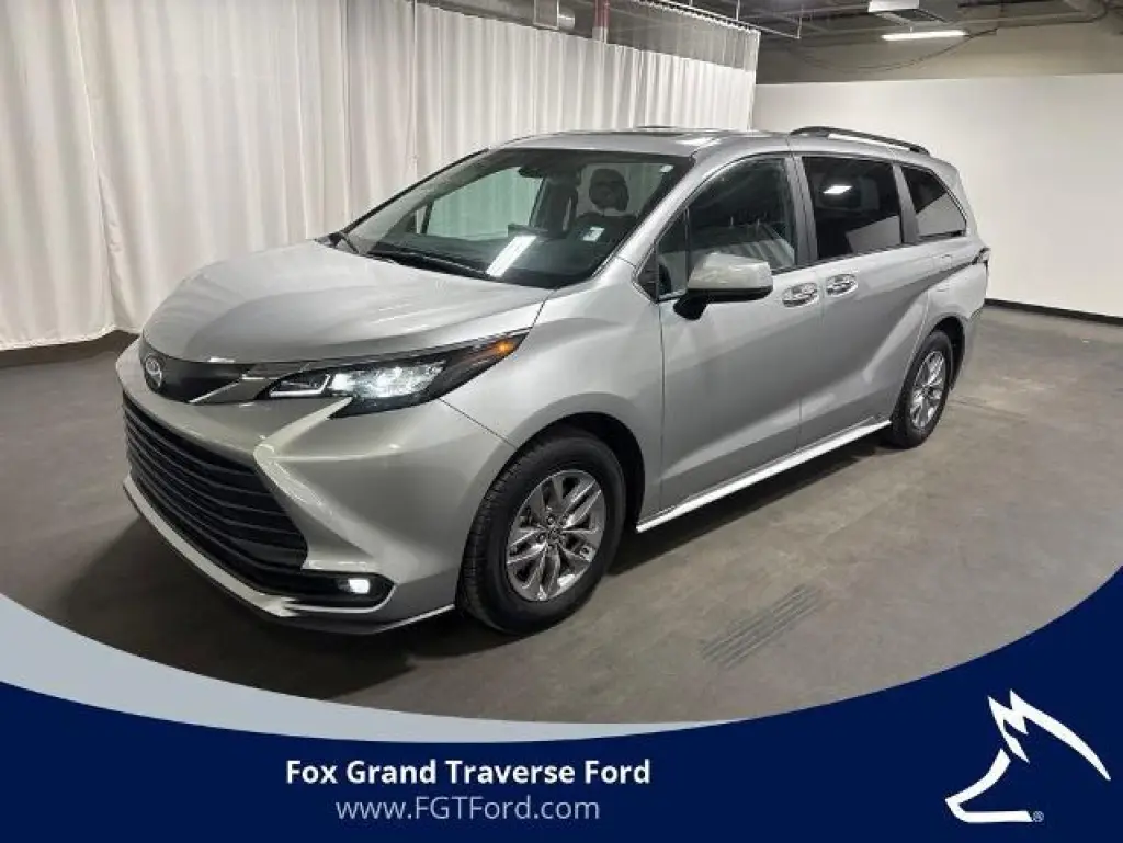 Toyota Sienna 2025 XLE 8-Pasajeros 4p Minivan