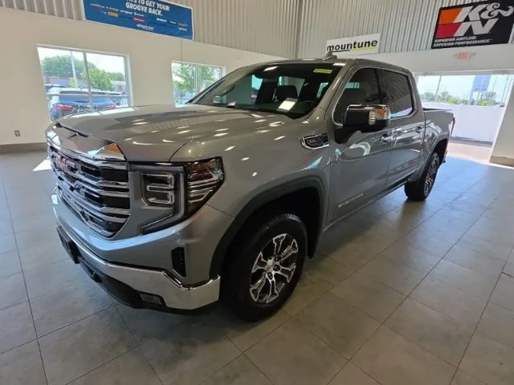 GMC Sierra 1500 2025 4x4 SLT Cabina Crew 4 puertas 5.8 pies. Caja corta