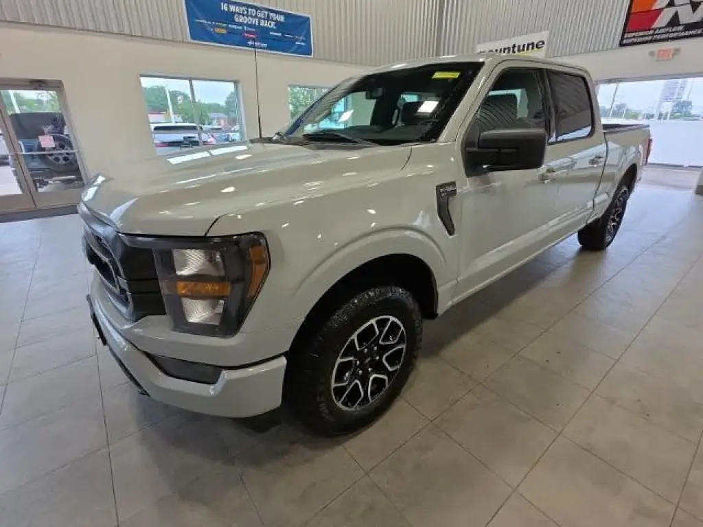 Ford F-150 2023 4x4 XLT 4 puertas SuperCrew 5.5 pies. SB