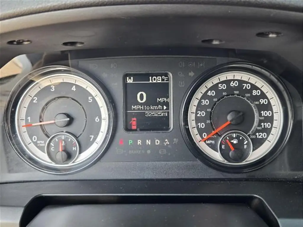 Ram 1500 Classic 2023 4x2 Tradesman 4p Cabasión de Tripulación con Caja Corta de 5.5 pies Sujeción de Pickup