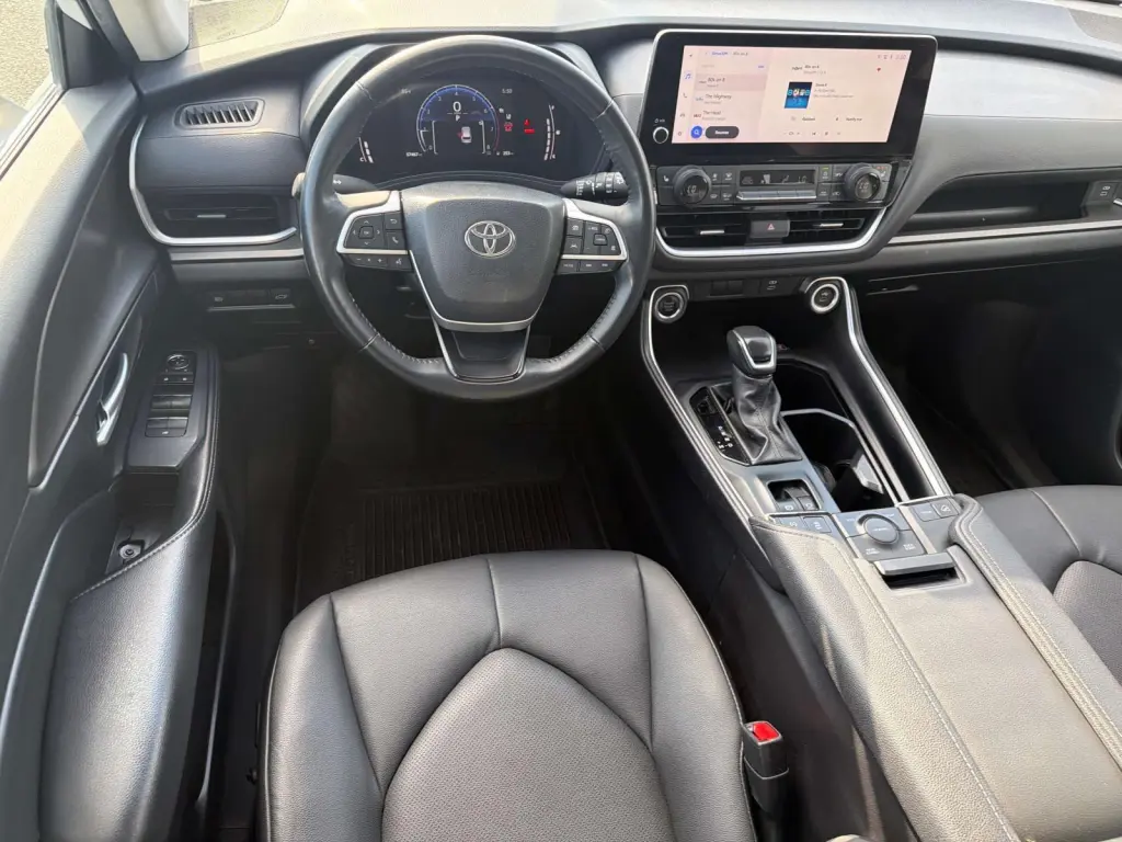 Toyota Grand Highlander 2024 AWD XLE 4 puertas SUV