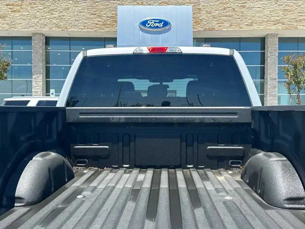 Ford F-150 2025 4x4 STX 4 puertas SuperCrew 5.5 pies. SB