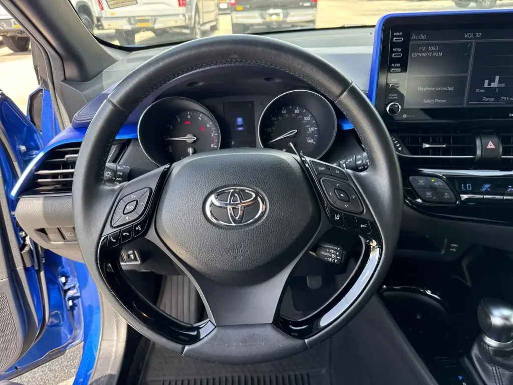 Toyota C-HR 2020 XLE 4p Crossover
