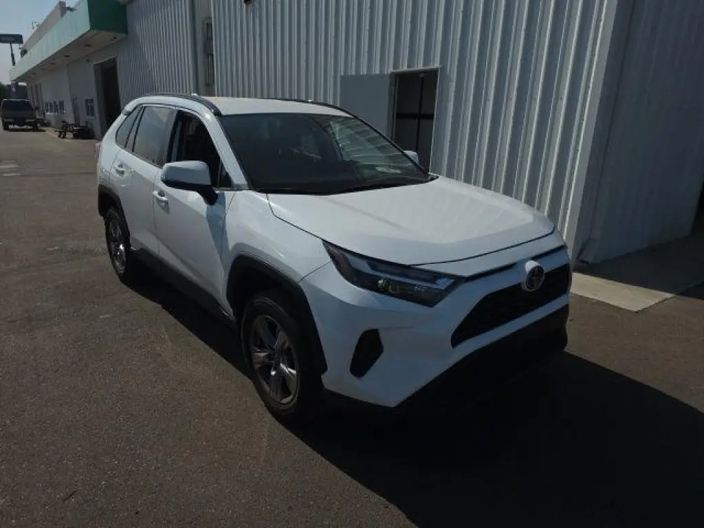 Toyota RAV4 2025 XLE 4 puertas SUV