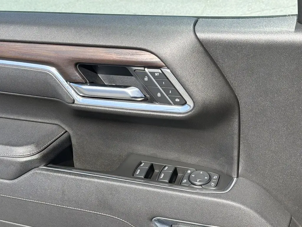 GMC Sierra 1500 2025 4x2 SLT 4p. Cabina de tripulación 5.8 pies de caja corta