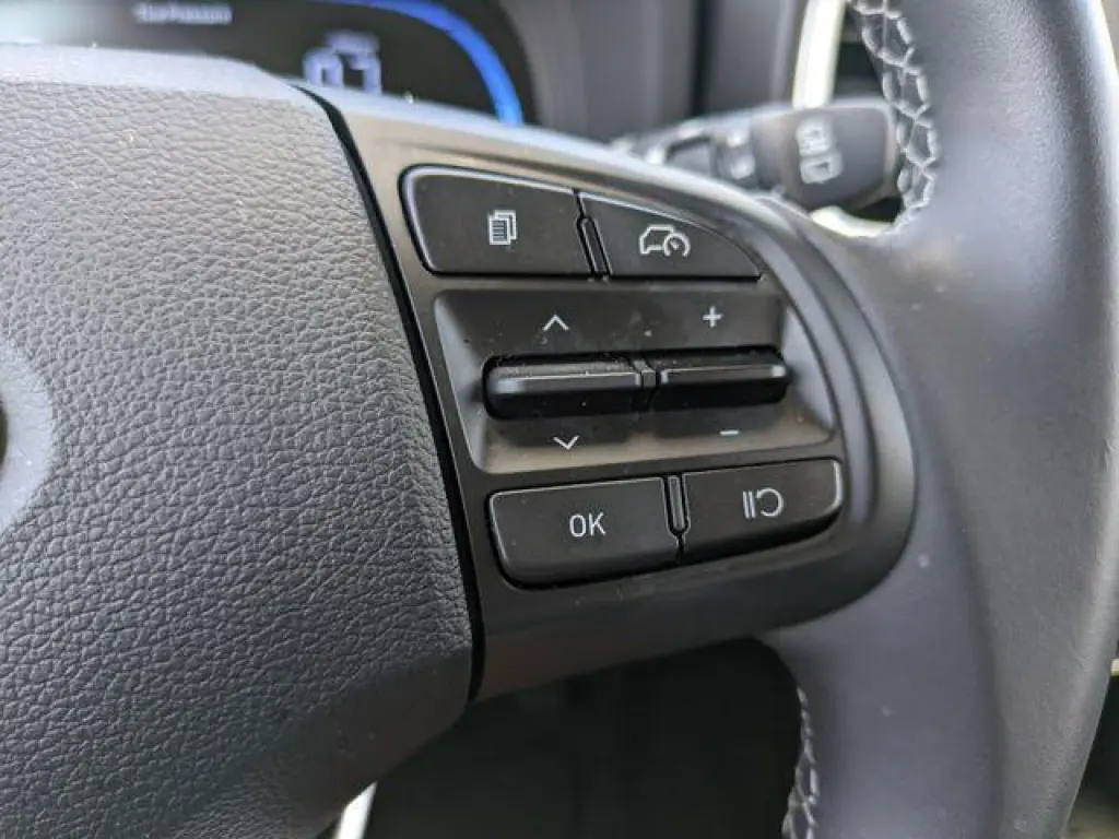 Hyundai VENUE 2026 SEL 4p Crossover con techo bicolor