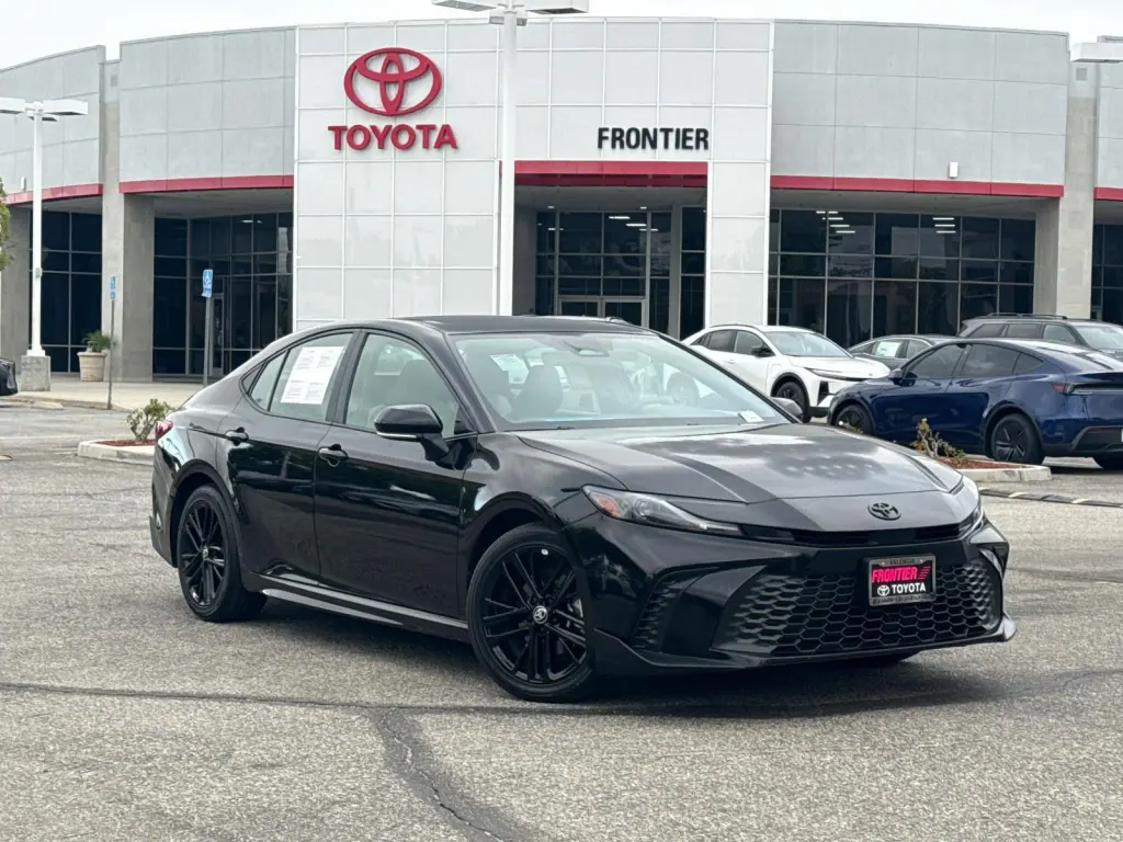 Toyota Camry 2025 SE 4p Sedan