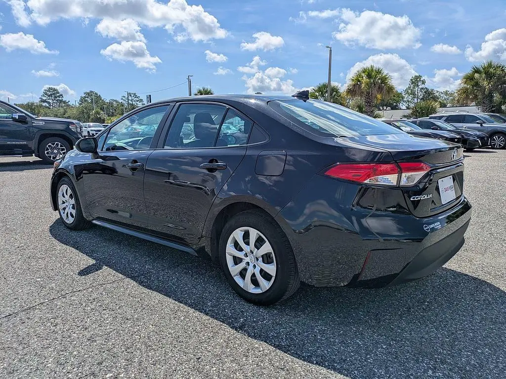 Toyota Corolla 2024 LE Sedán 4p