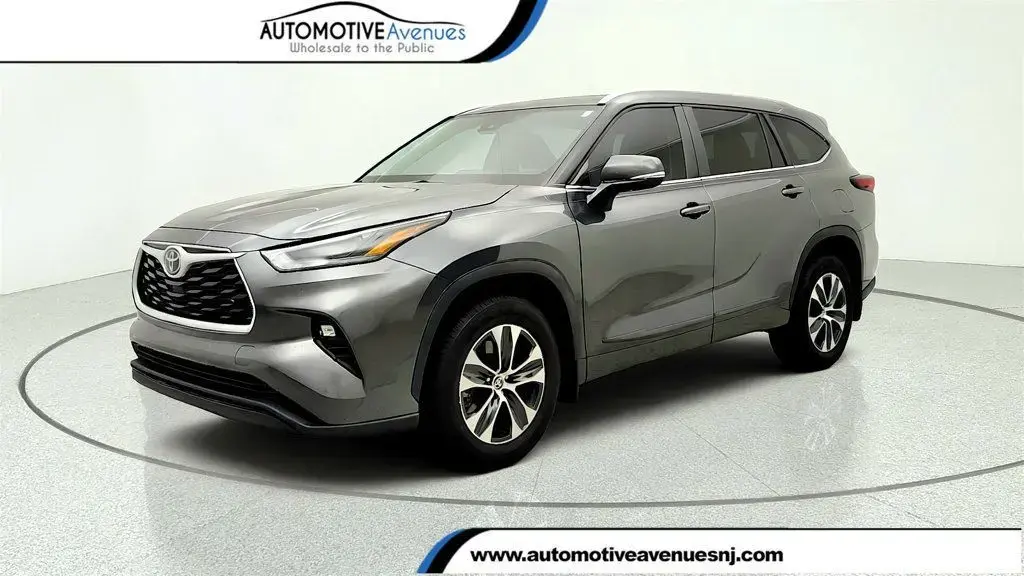 Toyota Highlander 2024 AWD LE SUV 4 puertas