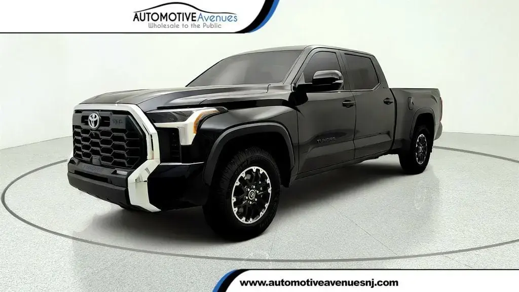 Toyota Tundra 2022 4x4 SR5 4p CrewMax Cab Pickup LB