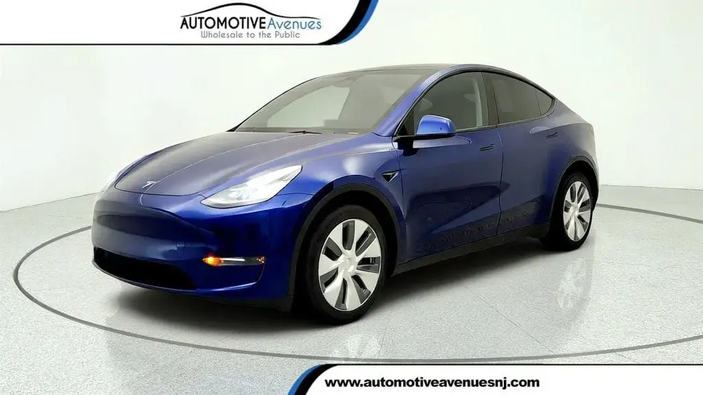 Tesla Model Y 2023 AWD Long Range 4p Crossover