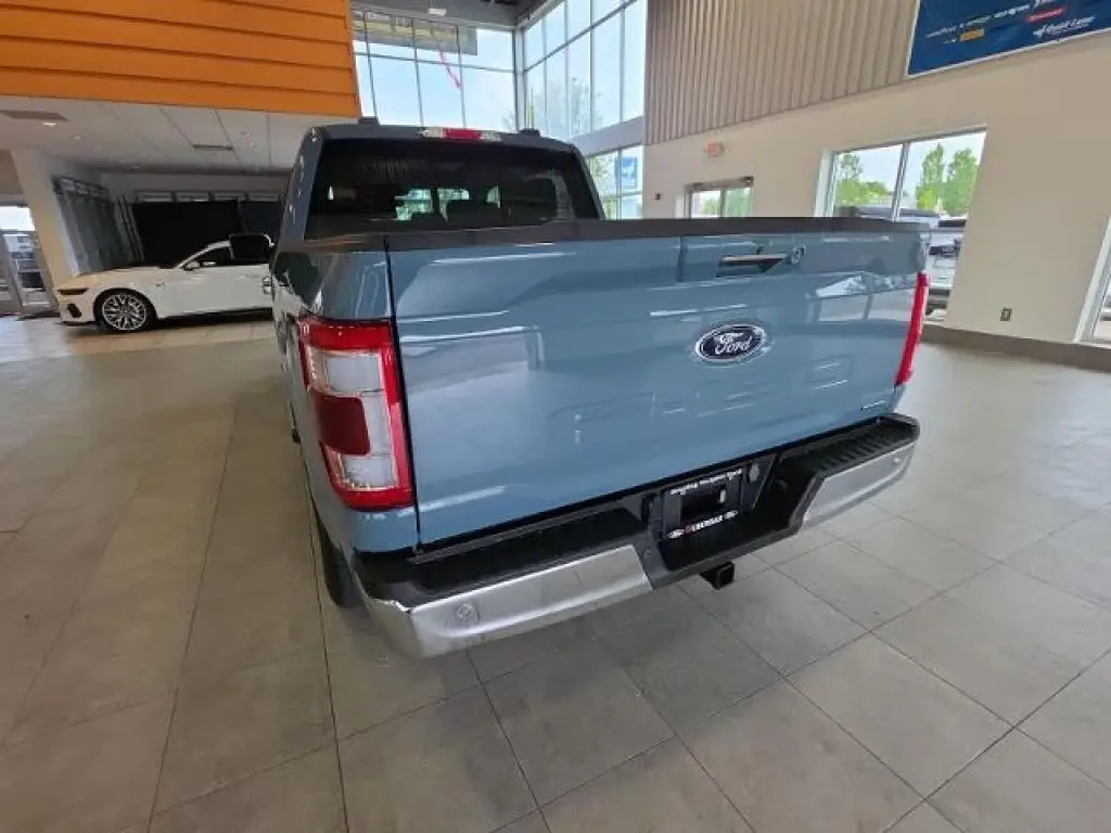 Ford F-150 2023 4x4 Lariat 4 puertas SuperCrew 5.5 pies SB