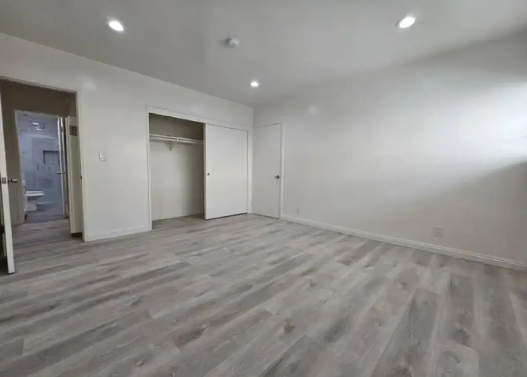 2 Bed Apt in James M Wood Blvd