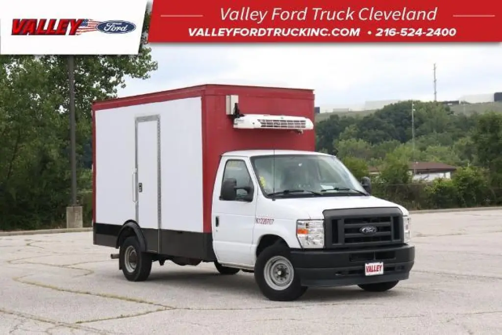 Ford E-Series 2024 E-350 SD 2 puertas 138 pulg. WB SRW chasis de corte