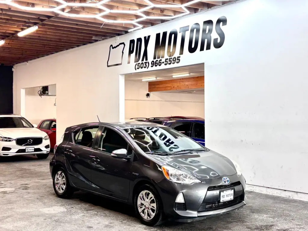 2013 Toyota PRIUS C