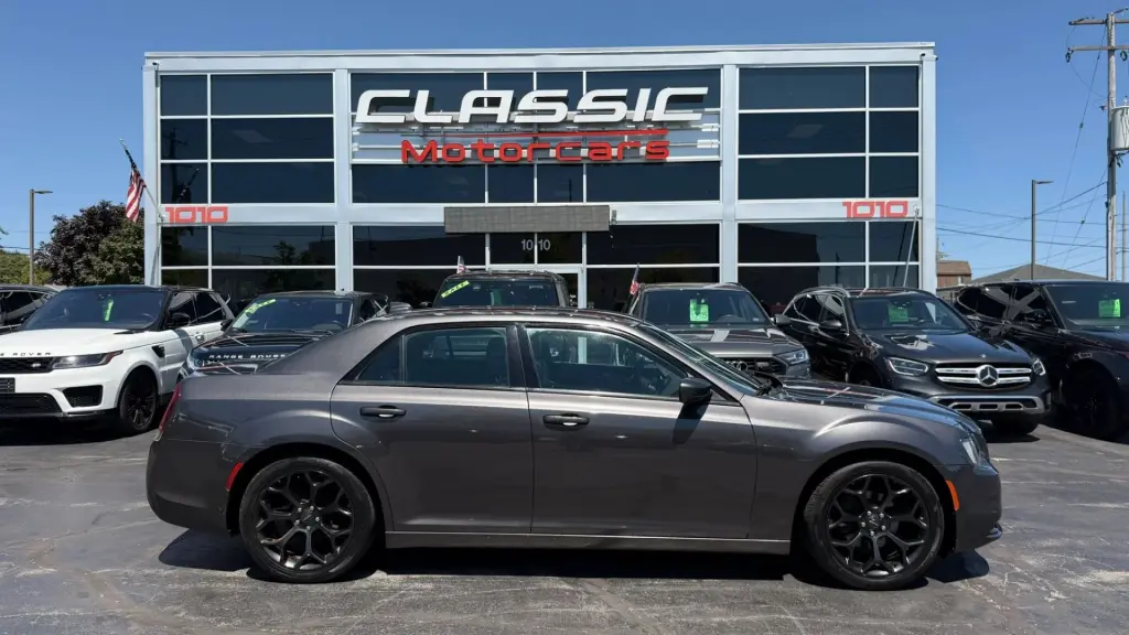 2019 CHRYSLER 300