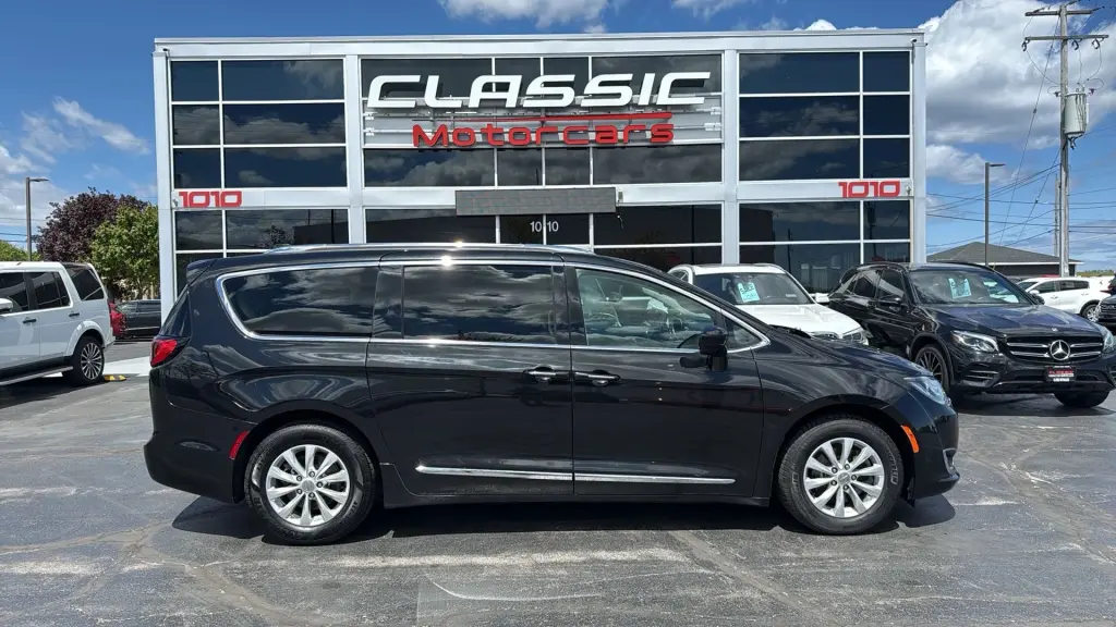 2019 CHRYSLER PACIFICA
