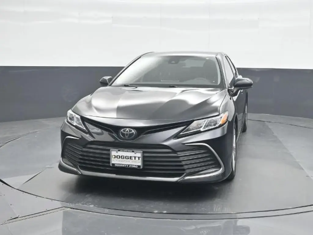 Toyota Camry 2023 LE 4p Sedán