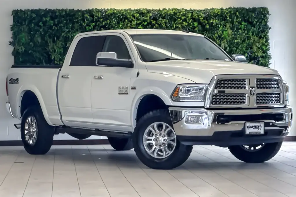 Ram 2500 2018 4x4 Laramie 4dr Crew Cab 6.3 ft. SB Camioneta