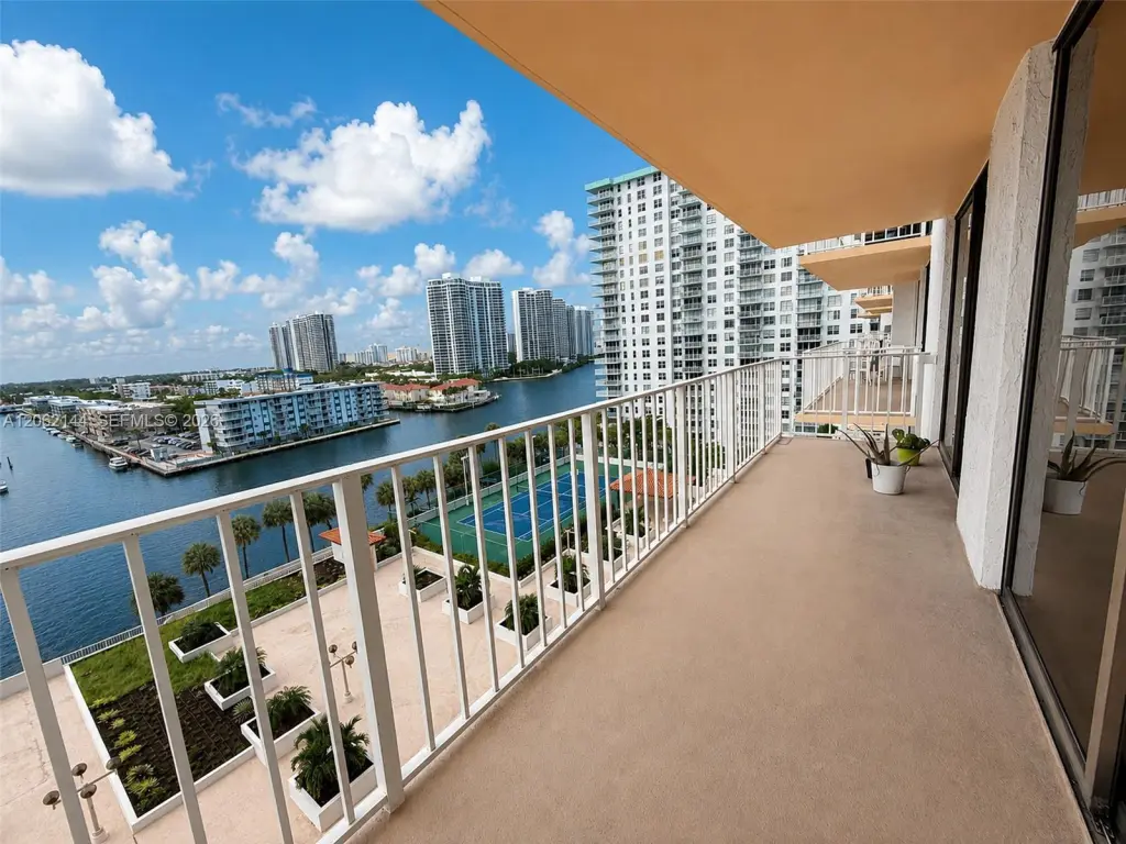 Propiedad de alquiler con 3 dormitorios y 2 baños en Sunny Isles Beach