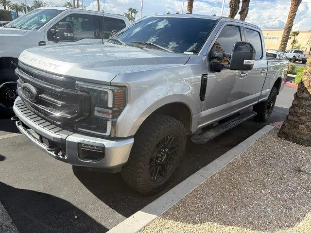 Ford F-250 Super Duty 2022 4x4 Lariat 4p Camioneta Cabina Doble 6.8 ft. CB