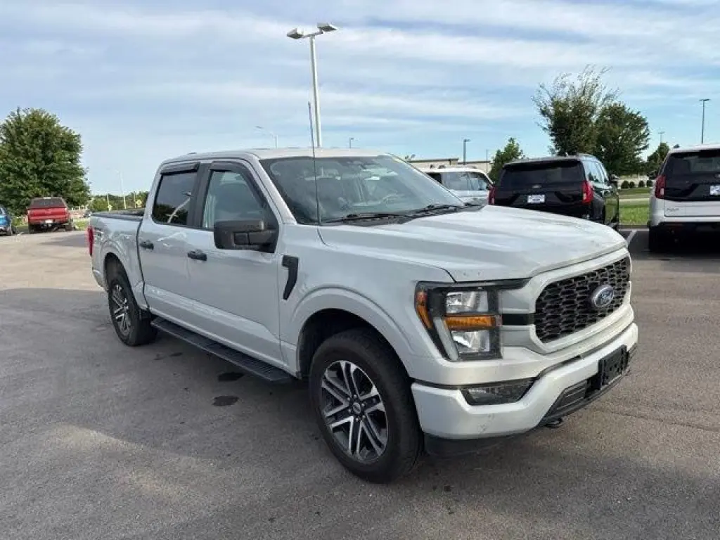 Ford F-150 2023 4x4 XL 4p SuperCrew 5.5 ft. CA